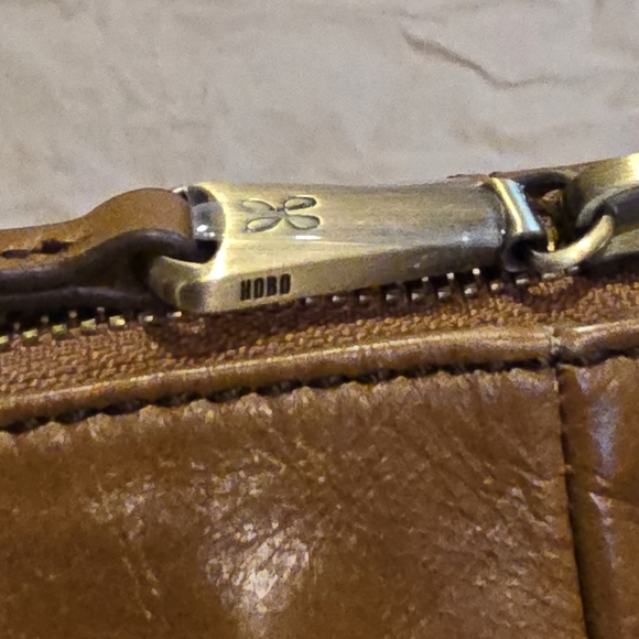 HOBO Brown Leather Shoulder Bag Shelia Medium - Picture 2 of 14